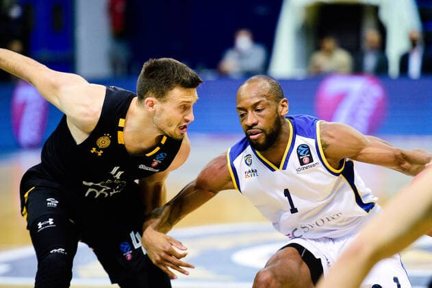 William CUMMINGS ( 1 - Metropolitans 92 ) - AVRAMOVIC ALEKSA ( 4 - Partizan Belgrade ) - BASKET : Metropolitans 92 vs Partizan Belgrade - Eurocup - 08 12 2021 FedericoPestellini Panoramic 