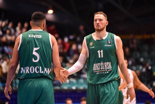 7DAYS EUROCUP KOSZYKOWKA MEZCZYZN 6 KOLEJKA MECZ WKS SLASK WROCLAW - HAMBURG TOWERS 7DAYS EUROCUP BASKETBALL MANS MATCH WKS SLASK WROCLAW - HAMBURG TOWERS KEREM KANTER ALEKSANDER DZIEWA FOT. PRZEMYSLAW KAROLCZUK 400MM.PL NEWSPIX.PL --- Newspix.pl  211208_slask_hamburg_KAR-10