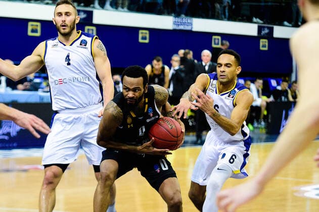 PUNTER KEVIN ( 0 - Partizan Belgrade ) - Keith HORNSBY ( 4 - Metropolitans 92 ) - MICHINEAU David ( 6 - Metropolitans 92 ) - BASKET : Metropolitans 92 vs Partizan Belgrade - Eurocup - 08 12 2021 FedericoPestellini Panoramic 