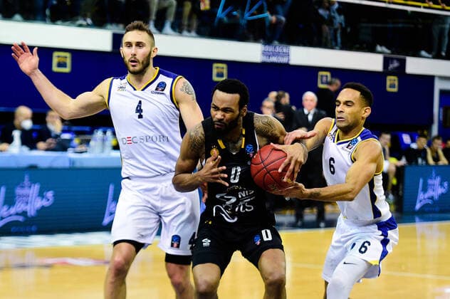 PUNTER KEVIN ( 0 - Partizan Belgrade ) - Keith HORNSBY ( 4 - Metropolitans 92 ) - MICHINEAU David ( 6 - Metropolitans 92 ) - BASKET : Metropolitans 92 vs Partizan Belgrade - Eurocup - 08 12 2021 FedericoPestellini Panoramic 