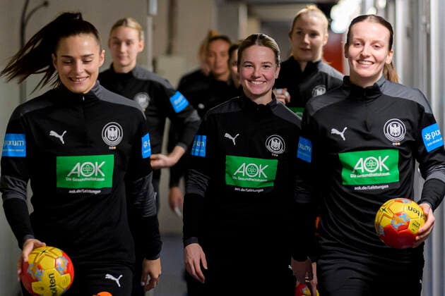 Handball, Women World Cup, Germany Congo, Main Round, Group 3, 1 Matchday Amelie Berger Germany Dortmund laughing smiling good-humoured grinning grinning Granollers Palau D Esports de Granollers Spain