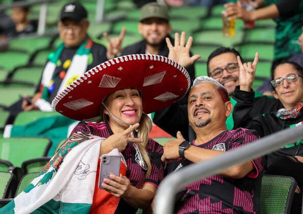 December 8, 2021: Supporters arrive at Q2 Stadium for an International Friendly, Länderspiel, Nationalmannschaft soccer match between Mexico and Chile on December 8, 2021 in Austin, Texas. - ZUMAc201 20211208_zap_c201_002 Copyright: xScottxColemanx