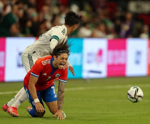 December 8, 2021: Chile forward JOAQUIN MONTECINOS (7) goes down after being fouled by Mexico midfielder ERICK GERMAIN AGUIERRE TAFOLLA (14) during an International Friendly, Länderspiel, Nationalmannschaft soccer match between Mexico and Chile on December 8, 2021 in Austin, Texas. - ZUMAc201 20211208_zap_c201_018 Copyright: xScottxColemanx