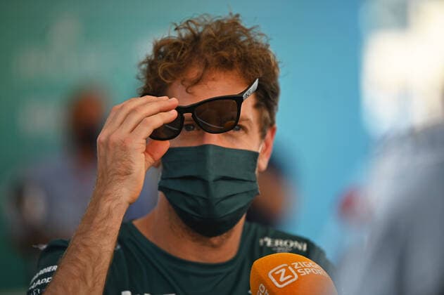 09 12 2021, xekx, Formula 1 FIA, Abu Dhabi Grand Prix 2021 emspor, Sebastian Vettel Aston Martin F1 Team, 5 DFL DFB REGULATIONS PROHIBIT ANY USE OF PHOTOGRAPHS as IMAGE SEQUENCES and or QUASI VIDEO Abu Dhabi eel-fotografie Eberhard Krieger