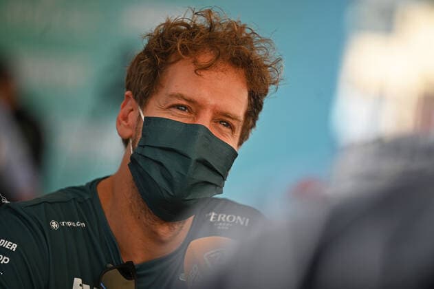 09 12 2021, xekx, Formula 1 FIA, Abu Dhabi Grand Prix 2021 emspor, Sebastian Vettel Aston Martin F1 Team, 5 DFL DFB REGULATIONS PROHIBIT ANY USE OF PHOTOGRAPHS as IMAGE SEQUENCES and or QUASI VIDEO Abu Dhabi eel-fotografie Eberhard Krieger