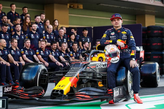 VERSTAPPEN Max (ned), Red Bull Racing Honda RB16B, portrait during the Formula 1 Etihad Airways Abu Dhabi Grand Prix 2021, 22th round of the 2021 FIA Formula One World Championship, WM, Weltmeisterschaft from December 10 to 12, 2021 on the Yas Marina Circuit, in Yas Island, Abu Dhabi - F1 - ABU DHABI GRAND PRIX 2021 DPPI Panoramic  20211209_GOODEN_FG0O4477