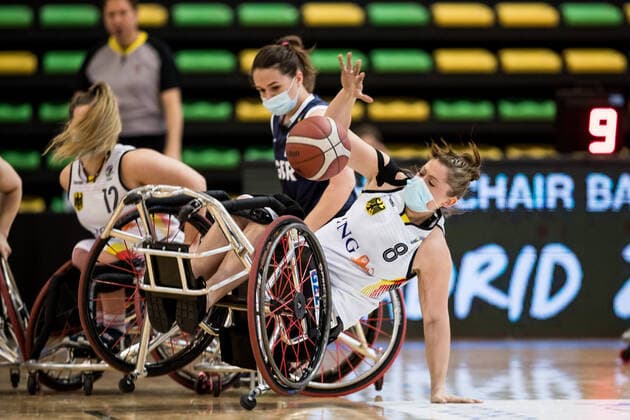 European Championship Wheelchair Basketball 09 12 2021 MADRID, SPAIN December 9 Wheelchair Basketball, Germany vs Great Britain Women on Day 6 of the European Championship Wheelchair Basketball at Polid Municipal Francisco Fernandez Ochoa on 09 12 2021 in Madrid, Spain Helen Freeman Great Britain, 7 , Katharina Lang Germany, 8 Copyright: xBEAUTIFULxSPORTS Wunderlx
