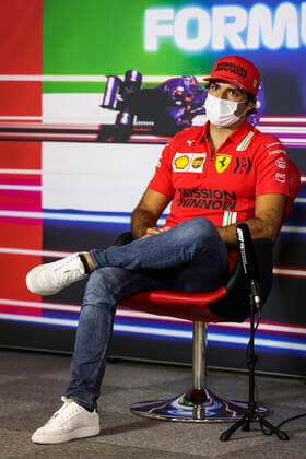 55 Carlos Sainz ESP, Scuderia Ferrari Mission Winnow , F1 Grand Prix of Abu Dhabi at Yas Marina Circuit on December 9, 2021 in Abu Dhabi, United Arab Emirates Photo by HOCH ZWEI Abu Dhabi United Arab Emirates