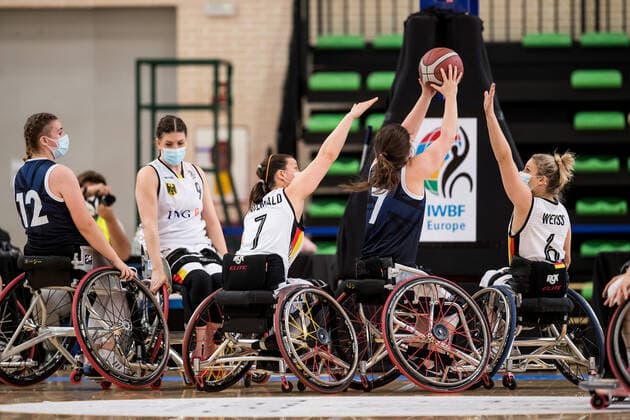 European Championship Wheelchair Basketball 09 12 2021 MADRID, SPAIN December 9 Wheelchair Basketball, Germany vs Great Britain Women on Day 6 of the European Championship Wheelchair Basketball at Polid Municipal Francisco Fernandez Ochoa on 09 12 2021 in Madrid, Spain Anne Patzwald Germany, 7 , Helen Freeman Great Britain, 7 , Catharina Weiss Germany, 6 Copyright: xBEAUTIFULxSPORTS Wunderlx