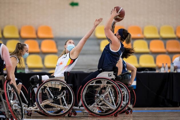 European Championship Wheelchair Basketball 09 12 2021 MADRID, SPAIN 9 December Wheelchair Basketball, Germany vs Great Britain Ladies on Day 6 of the European Championship Wheelchair Basketball on 09 12 2021 at Polid Municipal Francisco Fernandez Ochoa in Madrid, Spain Svenja Mayer Germany, 13 , Jude Hamer Great Britain, 9 Copyright: xBEAUTIFULxSPORTS Wunderlx