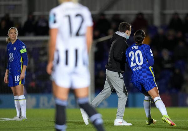 Football, Women, Sam Kerr penalised with yellow after check on streaker