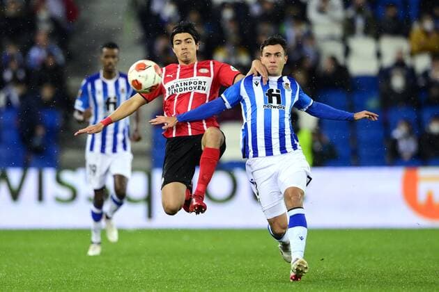 SAN SEBASTIAN lr Erick Gutierrez of PSV Eindhoven, Martin Zubimendi of Real Sociedad during the UEFA Europa League match between Real Sociedad and PSV Eindhoven at Estadio de Anoeta on December 9, 2021 in San Sebastian, Spain ANP OLAF KRAAK UEFA Europa League 2021 2022 xVIxANPxSportx xxANPxIVx 441831966