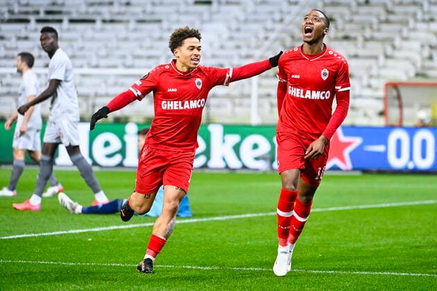 Antwerp s Manuel Benson and Antwerp s Michel Ange Balikwisha celebrate after scoring during an Europa League game between Belgian soccer team Royal Antwerp FC and Greek soccer team Olympiacos F.C., Thursday 09 December 2021, in Antwerp, Belgium, on the sixth and last day in Group D of the UEFA Europa League group stage. LAURIExDIEFFEMBACQ  x3152740x