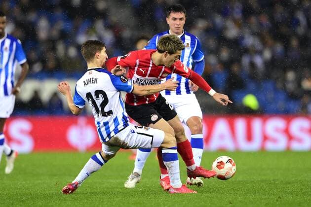 SAN SEBASTIAN lr Aihen Munoz of Real Sociedad, Ritsu Doan of PSV Eindhoven during the UEFA Europa League match between Real Sociedad and PSV Eindhoven at Estadio de Anoeta on December 9, 2021 in San Sebastian, Spain ANP OLAF KRAAK UEFA Europa League 2021 2022 xVIxANPxSportx xxANPxIVx 441832136