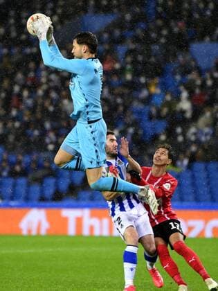 SAN SEBASTIAN lr Real Sociedad goalkeeper Alejandro Remiro, Joseba Zaldua of Real Sociedad, Aihen Munoz of Real Sociedad during the UEFA Europa League match between Real Sociedad and PSV Eindhoven at Estadio de Anoeta on December 9, 2021 in San Sebastian, Spain ANP OLAF KRAAK UEFA Europa League 2021 2022 xVIxANPxSportx xxANPxIVx 441832228