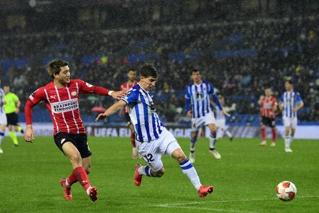 SAN SEBASTIAN lr Ritsu Doan of PSV Eindhoven, Aihen Munoz of Real Sociedad during the UEFA Europa League match between Real Sociedad and PSV Eindhoven at Estadio de Anoeta on December 9, 2021 in San Sebastian, Spain ANP OLAF KRAAK UEFA Europa League 2021 2022 xVIxANPxSportx xxANPxIVx 441832547