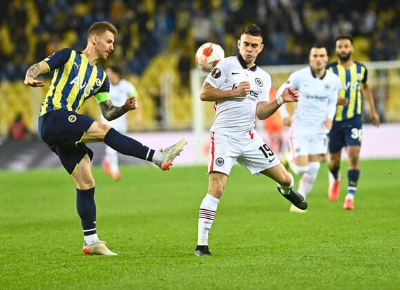 Serdar Aziz (L) of Fenerbahce and Santos Borre (R) of Eintracht Frankfurt during the UEFA Europa League group D match between Fenerbahce and Eintracht Frankfurt at Ulker Stadium on December 9, 2021 in Istanbul, Turkey. (Photo by Seskimphoto) Fenerbahce v Eintracht Frankfurt: Group D - UEFA Europa League 