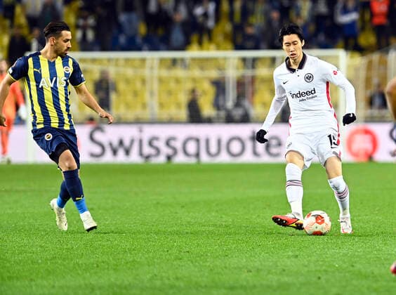 Irfan Can Kahveci (L) of Fenerbahce and Daichi Kamada of Eintracht Frankfurt during the UEFA Europa League group D match between Fenerbahce and Eintracht Frankfurt at Ulker Stadium on December 9, 2021 in Istanbul, Turkey. (Photo by Seskimphoto) Fenerbahce v Eintracht Frankfurt: Group D - UEFA Europa League 