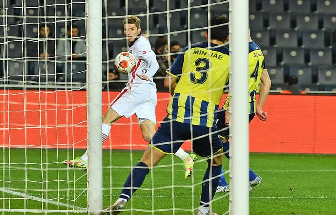 09 12 2021, xjhx, football UEFA Europa League, Fenerbahce Istanbul Eintracht Frankfurt emspor, v l Kristijan Jakic Eintracht Frankfurt DFL DFB REGULATES PROHIBIT ANY USE OF PHOTOGRAPHS as IMAGE SEQUENCES and or QUASI VIDEO Istanbul