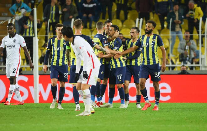 09 12 2021, Football UEFA Europa League, Fenerbahce SK Istanbul Eintracht Frankfurt, emonline, emspor, v l , Goal celebration to 1 1 by Mergim Berisha Fenerbahce Istanbul , Goal celebration, celebrate the goal DFL DFB REGULATIONS PROHIBIT ANY USE OF PHOTOGRAPHS AS IMAGE SEQUENCES AND OR QUASI VIDEO xdcx Copyright: HMBxMedia Claus