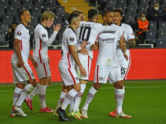 09 12 2021, xjhx, football UEFA Europa League, Fenerbahce Istanbul Eintracht Frankfurt emspor, v l goal celebration after the goal celebrating the goal celebrate 0 1 by Djibril Sow Eintracht Frankfurt DFL DFB REGULATIONS PROHIBIT ANY USE OF PHOTOGRAPHS as IMAGE SEQUENCES and or QUASI VIDEO Istanbul