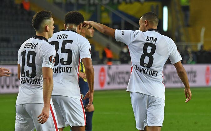 09 12 2021, xjhx, football UEFA Europa League, Fenerbahce Istanbul Eintracht Frankfurt emspor, v l goal celebration after the goal celebrating the goal celebrate 0 1 by Djibril Sow Eintracht Frankfurt DFL DFB REGULATIONS PROHIBIT ANY USE OF PHOTOGRAPHS as IMAGE SEQUENCES and or QUASI VIDEO Istanbul