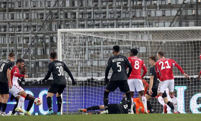 SOCCER - UEFA EL, Sturm vs Monaco GRAZ,AUSTRIA,09.DEC.21 - SOCCER - UEFA Europa League, group stage, SK Sturm Graz vs AS Monaco. Image shows Kevin Volland (Monaco), Ivan Ljubic, Gregory Wuethrich (Sturm), Aurelien Tchouameni and Strahinja Pavlovic (Monaco). keywords: goal.  GEPAxpictures xMJxPaul