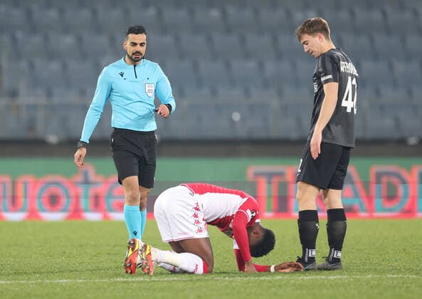 SOCCER - UEFA EL, Sturm vs Monaco GRAZ,AUSTRIA,09.DEC.21 - SOCCER - UEFA Europa League, group stage, SK Sturm Graz vs AS Monaco. Image shows referee Mohammed Al-Hakim (SWE), Aurelien Tchouameni (Monaco) and David Affengruber (Sturm) .  GEPAxpictures xChrisxBauer