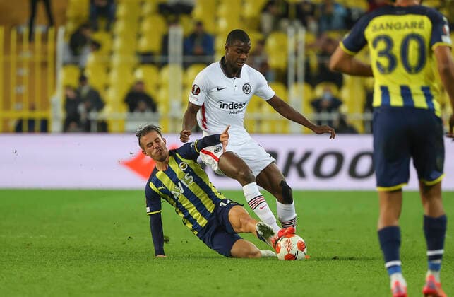 09 12 2021, Football UEFA Europa League, Fenerbahce SK Istanbul Eintracht Frankfurt, emonline, emspor, v l , Dimitrios Pelkas Fenerbahce Istanbul , Evan Ndicka Eintracht Frankfurt DFL DFB REGULATIONS PROHIBIT ANY USE OF PHOTOGRAPHS AS IMAGE SEQUENCES AND OR QUASI VIDEO xdcx Copyright: HMBxMedia Claus