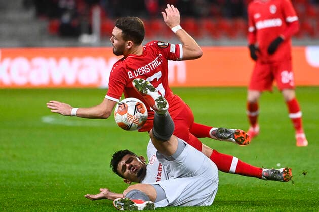 Antwerp s Birger Verstraete and Olympiacos Tiquinho Soares fight for the ball during an Europa League game between Belgian soccer team Royal Antwerp FC and Greek soccer team Olympiacos F.C., Thursday 09 December 2021, in Antwerp, Belgium, on the sixth and last day in Group D of the UEFA Europa League group stage. LAURIExDIEFFEMBACQ  x3152844x