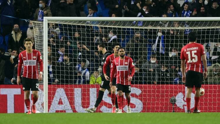 SAN SEBASTIAN lr Ritsu Doan of PSV Eindhoven, PSV Eindhoven keeper Joel Drommel, Andre Ramalho of PSV Eindhoven, Philipp Mwene of PSV Eindhoven disappointed after the 1 0 during the Uefa Europa League match between Real Sociedad and PSV Eindhoven in Estadio de Anoeta on December 9, 2021 in San Sebastian, Spain ANP OLAF KRAAK UEFA Europa League 2021 2022 xVIxANPxSportx xxANPxIVx 441834040
