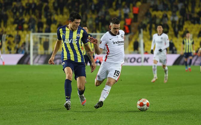 09 12 2021, Football UEFA Europa League, Fenerbahce SK Istanbul Eintracht Frankfurt, emonline, emspor, v l , Min jae Kim Fenerbahce Istanbul , Rafael Borre Eintracht Frankfurt DFL DFB REGULATIONS PROHIBIT ANY USE OF PHOTOGRAPHS AS IMAGE SEQUENCES AND OR QUASI VIDEO xdcx Copyright: HMBxMedia Claus