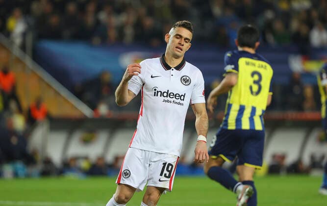 09 12 2021, Football UEFA Europa League, Fenerbahce SK Istanbul Eintracht Frankfurt, emonline, emspor, v l , Rafael Borre Eintracht Frankfurt disappointed, disappointed looking, dissapointed, sad, frustrated, frustrated DFL DFB REGULATES PROHIBIT ANY USE OF PHOTOGRAPHS AS IMAGE SEQUENCES AND OR QUASI VIDEO xdcx Copyright: HMBxMedia Claus