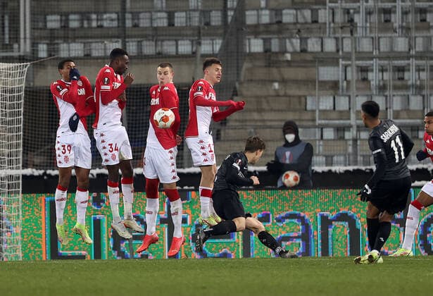 SOCCER - UEFA EL, Sturm vs Monaco GRAZ,AUSTRIA,09.DEC.21 - SOCCER - UEFA Europa League, group stage, SK Sturm Graz vs AS Monaco. Image shows Wilson Isidor, Chrislain Matsima, Aleksandr Golovin (Monaco), David Affengruber and Manprit Sarkaria (Sturm).  GEPAxpictures xMJxPaul