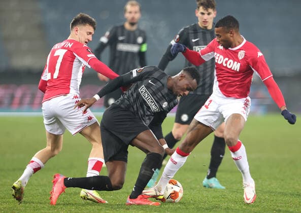 SOCCER - UEFA EL, Sturm vs Monaco GRAZ,AUSTRIA,09.DEC.21 - SOCCER - UEFA Europa League, group stage, SK Sturm Graz vs AS Monaco. Image shows Aleksandr Golovin (Monaco), Kelvin Yeboah (Sturm) and Jean Lucas (Monaco) .  GEPAxpictures xChrisxBauer