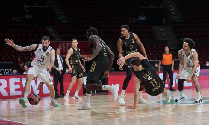 09 12 2018, Euroleague, FC Bayern Basketball vs Anadolou, Audi Dome Munich, sports, in the picture Adrien Moerman Anadolou Efes , Zan Mark Sisko FCB Basketball , Othello Hunter FCB Basketball , Augustine Rubit FCB Basketball , Vladimir Lucic FCB Basketball and Shane Larkin Anadolou Efes.