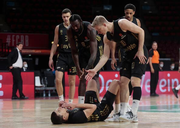 09 12 2018, Euroleague, FC Bayern Basketball vs Anadolou, Audi Dome Munich, sports, in picture Zan Mark Sisko FCB Basketball , Othello Hunter FCB Basketball , Ognjen Jaramaz FCB Basketball , Augustine Rubit FCB Basketball and Vladimir Lucic FCB Basketball on the floor.