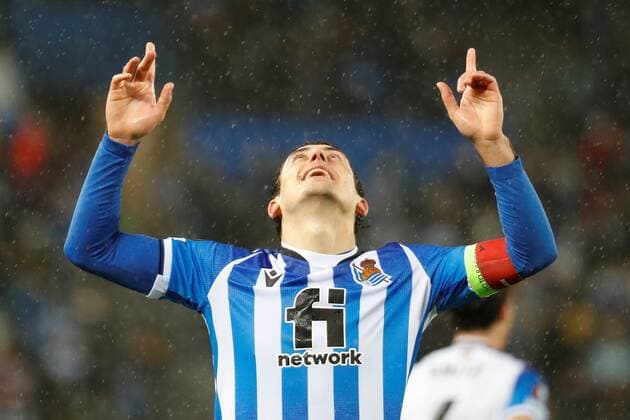 Real Sociedad s striker Mikel Oyarzabal celebrates after scoring the 2-0 lead during the Europa League Group B match between Real Sociedad and PSV Eindhoven at Reale Arena, San Sebastian, northern Spain 09 December 2021. REAL SOCIEDAD vs PSV EINDHOVEN !ACHTUNG: NUR REDAKTIONELLE NUTZUNG!  Copyright: xJuanxHerrerox GRAF1453 20211209-331ef7290ccdb7bfd65d9e75afd76f92398bbc03