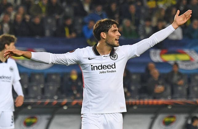 09 12 2021, xjhx, football UEFA Europa League, Fenerbahce Istanbul Eintracht Frankfurt emspor, v l Goncalo Paciencia Eintracht Frankfurt gestures gives instructions DFL DFB REGULATES PROHIBIT ANY USE OF PHOTOGRAPHS as IMAGE SEQUENCES and or QUASI VIDEO Istanbul
