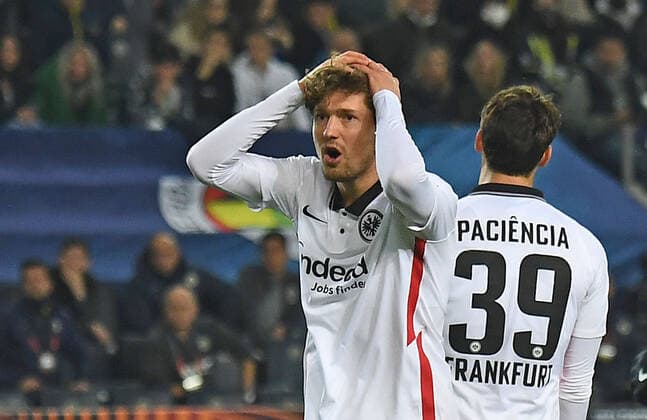 09 12 2021, xjhx, football UEFA Europa League, Fenerbahce Istanbul Eintracht Frankfurt emspor, v l Sam Lammers Eintracht Frankfurt disappointed sad frustrated dissapointed gestures gives instructions DFL DFB REGULATES PROHIBIT ANY USE OF PHOTOGRAPHS as IMAGE SEQUENCES and or QUASI VIDEO Istanbul