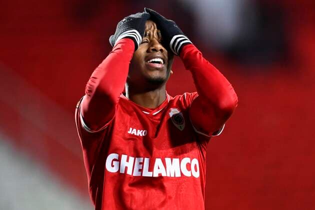 ANTWERPEN, BELGIUM - DECEMBER 09 : Michel-Ange Balikwish forward of Antwerp FC looks dejected after missing an opportunity during the UEFA Europa League Group Stage - Group D match between Antwerp FC and Olympiacos FC at the Bosuil stadium on December 09, 2021 in Antwerpen, Belgium, 9 12 2021 ( Antwerp FC v Olympiacos FC : UEFA Europa League PhotoNews Panoramic 
