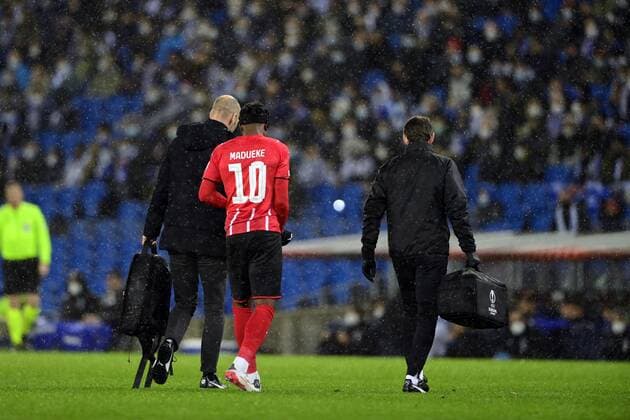 SAN SEBASTIAN lr Noni Madueke of PSV Eindhoven leaves the field during the UEFA Europa League match between Real Sociedad and PSV Eindhoven at Estadio de Anoeta on December 9, 2021 in San Sebastian, Spain ANP OLAF KRAAK UEFA Europa League 2021 2022 xVIxANPxSportx xxANPxIVx 441836462