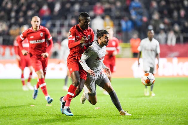 Antwerp s Ally Samatta Mbwana and Olympiacos Thanasis Androutsos fight for the ball during an Europa League game between Belgian soccer team Royal Antwerp FC and Greek soccer team Olympiacos F.C., Thursday 09 December 2021, in Antwerp, Belgium, on the sixth and last day in Group D of the UEFA Europa League group stage. TOMxGOYVAERTS  x3152925x