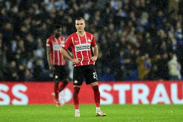 SAN SEBASTIAN Mario Gotze of PSV Eindhoven disappointed after going 2 0 during the UEFA Europa League match between Real Sociedad and PSV Eindhoven at Estadio de Anoeta on December 9, 2021 in San Sebastian, Spain ANP OLAF KRAAK UEFA Europa League 2021 2022 xVIxANPxSportx xxANPxIVx 441836730