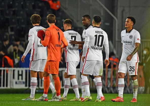 09 12 2021, xjhx, football UEFA Europa League, Fenerbahce Istanbul Eintracht Frankfurt emspor, v l Sam Lammers Eintracht Frankfurt Kevin Trapp Eintracht Frankfurt Ajdin Hrustic Eintracht Frankfurt Evan Ndicka N Dicka N Dicka Eintracht Frankfurt Filip Kostic Eintracht Frankfurt Tuta Eintracht Frankfurt DFL DFB REGULATIONS PROHIBIT ANY USE OF PHOTOGRAPHS as IMAGE SEQUENCES and or QUASI VIDEO Istanbul