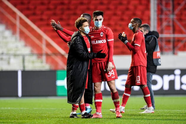 Antwerp s Manuel Benson and Antwerp s Jelle Bataille celebrate after winning an Europa League game between Belgian soccer team Royal Antwerp FC and Greek soccer team Olympiacos F.C., Thursday 09 December 2021, in Antwerp, Belgium, on the sixth and last day in Group D of the UEFA Europa League group stage. TOMxGOYVAERTS  x3152966x