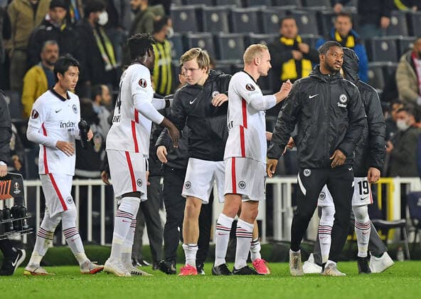 09 12 2021, xjhx, football UEFA Europa League, Fenerbahce Istanbul Eintracht Frankfurt emspor, v l Makoto Hasebe Eintracht Frankfurt Danny da Costa Eintracht Frankfurt Jens Petter Hauge Eintracht Frankfurt Sebastian Rode Eintracht Frankfurt DFL DFB REGULATIONS PROHIBIT ANY USE OF PHOTOGRAPHS as IMAGE SEQUENCES and or QUASI VIDEO Istanbul