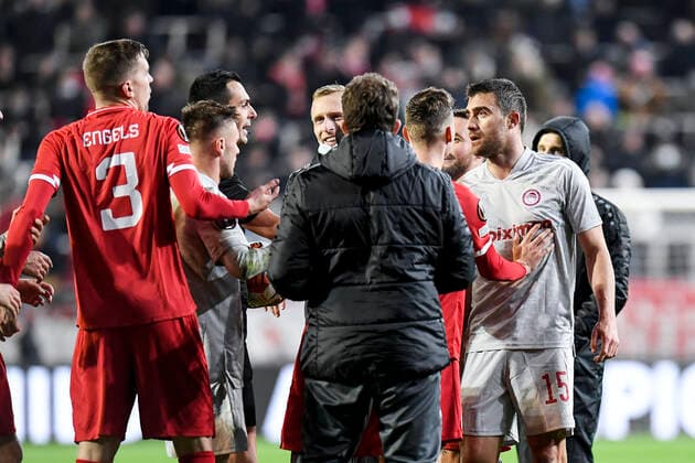 Antwerp s Ritchie De Laet is having a laugh while Antwerp s Bjorn Engels and Olympiacos Sokratis Papastathopoulos are arguing after an Europa League game between Belgian soccer team Royal Antwerp FC and Greek soccer team Olympiacos F.C., Thursday 09 December 2021, in Antwerp, Belgium, on the sixth and last day in Group D of the UEFA Europa League group stage. TOMxGOYVAERTS  x3152972x