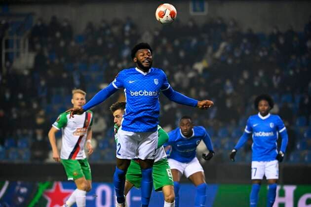 GENK, BELGIUM - DECEMBER 09 : Mark McKenzie defender of KRC Genk during the UEFA Europa League Group stage H match between KRC Genk and SK Rapid Wien on December 9, 2021 in Genk, Belgium, 9 12 2021 ( KRC Genk v Rapid Wien - UEFA Europa League PhotoNews Panoramic 