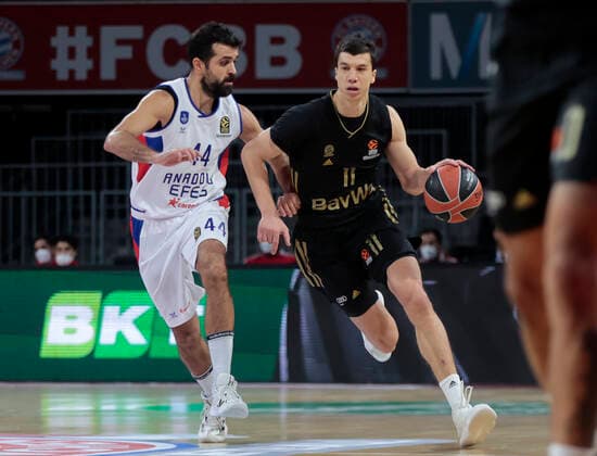 09 12 2018, Euroleague, FC Bayern Basketball vs Anadolou, Audi Dome Munich, sports, in the picture Krunoslav Simon Anadolou Efes vs Vladimir Lucic FCB Basketball.